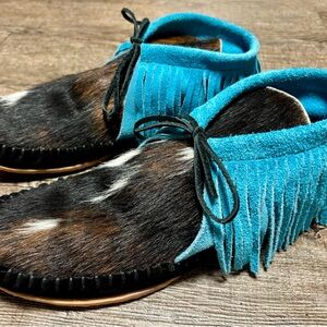NWOT! Broncy Donkey Turquoise Suede Fringe & Cowhide Moccasins
